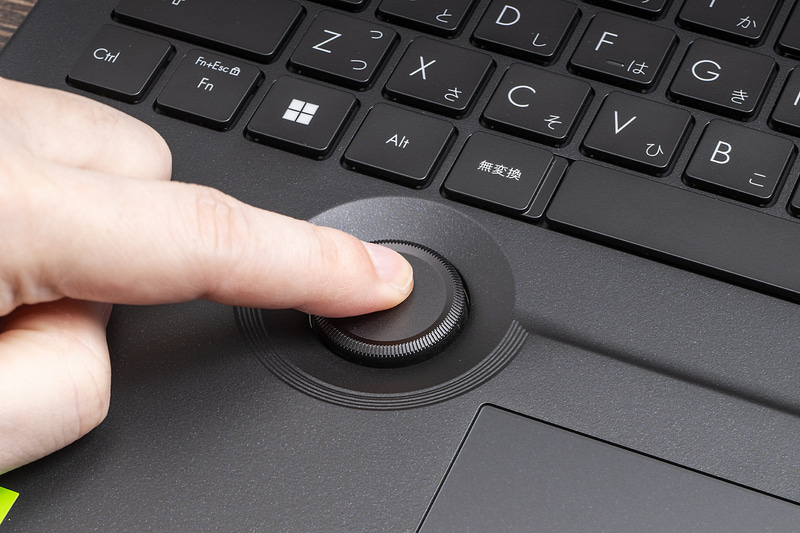 ASUS Dialは回転操作とプッシュ操作に対応。操作したときのフィーリングも心地いい