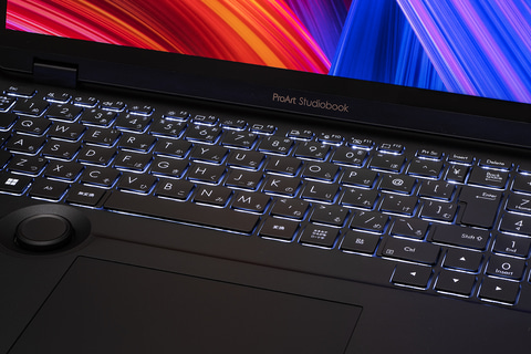 ASUS「ProArt Studiobook Pro 16 OLED」はノートでもBlenderがグリグリ