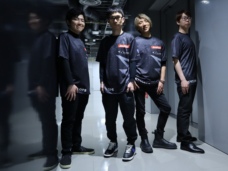 CYCLOPS athlete gaming OSAKA、メンバーの締めのショット