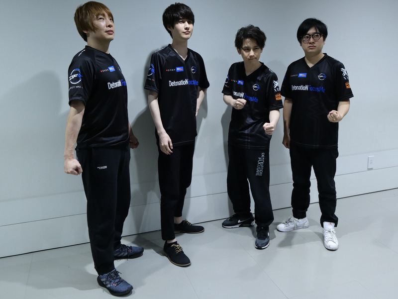 「DetonatioN FocusMe」のメンバーは左から板橋ザンギエフ、ナウマン、竹内ジョン、ふ～ど