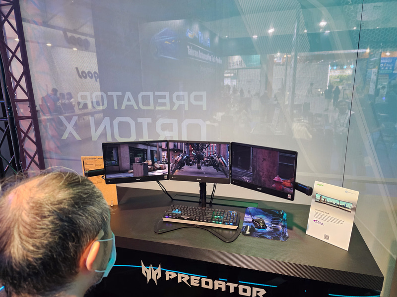 裸眼3D立体視もマルチディスプレイに対応