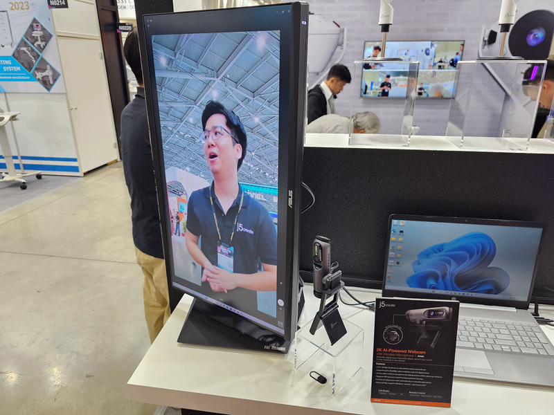 縦位置にすることも可能で、ショートSNS動画に最適なアスペクト比に自動で切り替わる