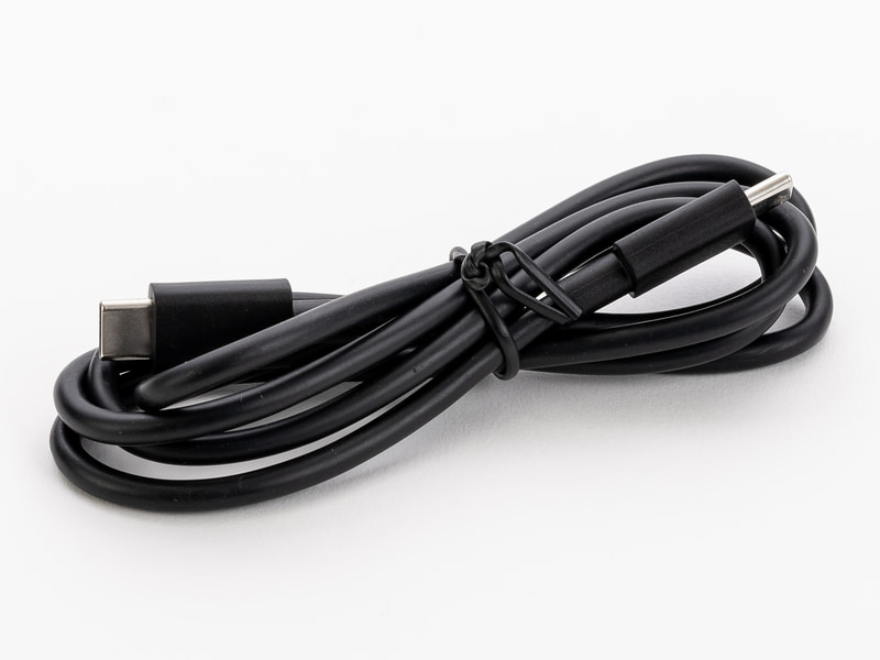 USB Type-Cケーブルの長さは約1m