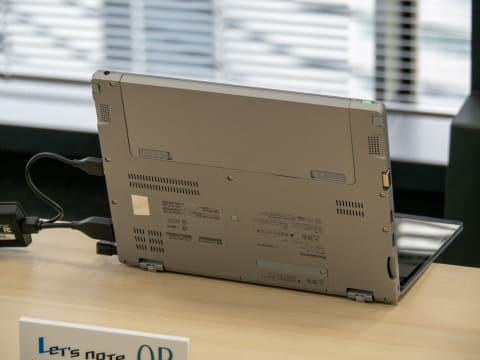 レッツノートQR、高性能とタブレットの操作性で現場を支える2in1 - PC