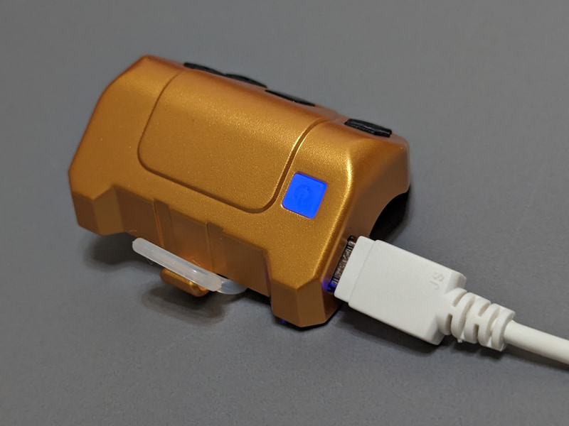 充電が完了するとLEDの色が赤から青に変わる