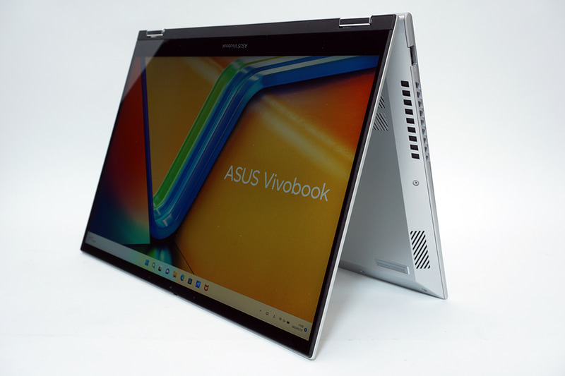 2in1なので動画視聴に便利なテントモードにもできる