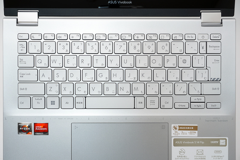 キーボードは日本語配列。バックライトも搭載されている