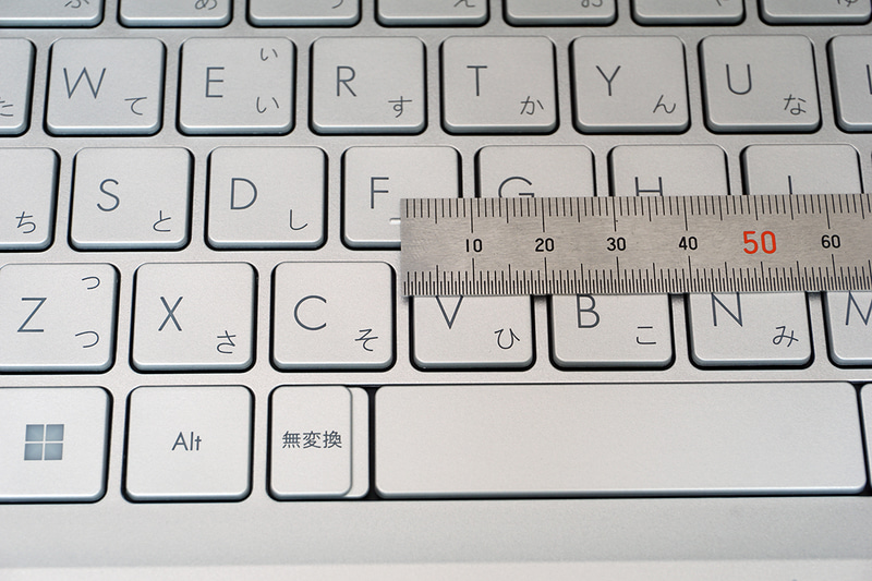 キーピッチは筆者の実測で約19mm