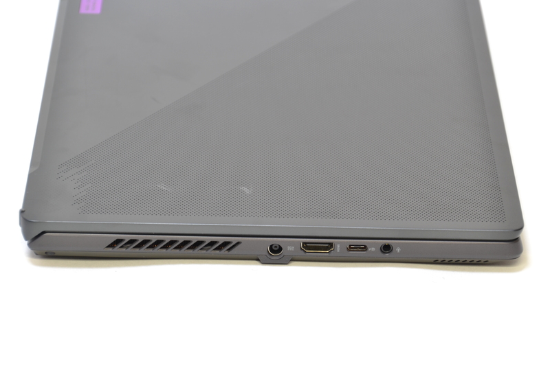 左側面は電源端子、HDMI、USB4、ヘッドセット端子