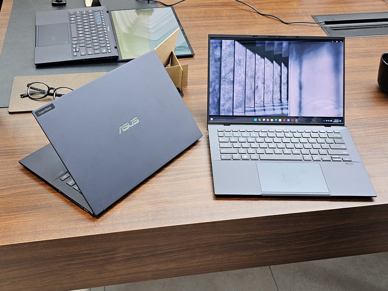 ExpertBook B9 OLED、第13世代Core/14型OLEDを搭載したビジネスPCで990gという軽量さを実現している