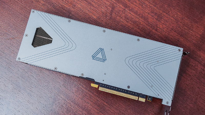 カード背面。こちらも至ってシンプル。PCケース内で悪目立ちすることはなさそうだ