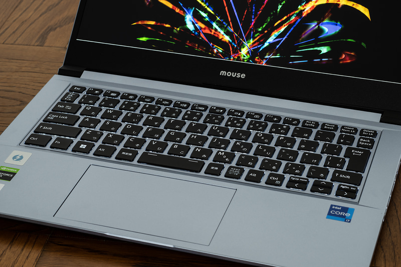 バックライトも内蔵