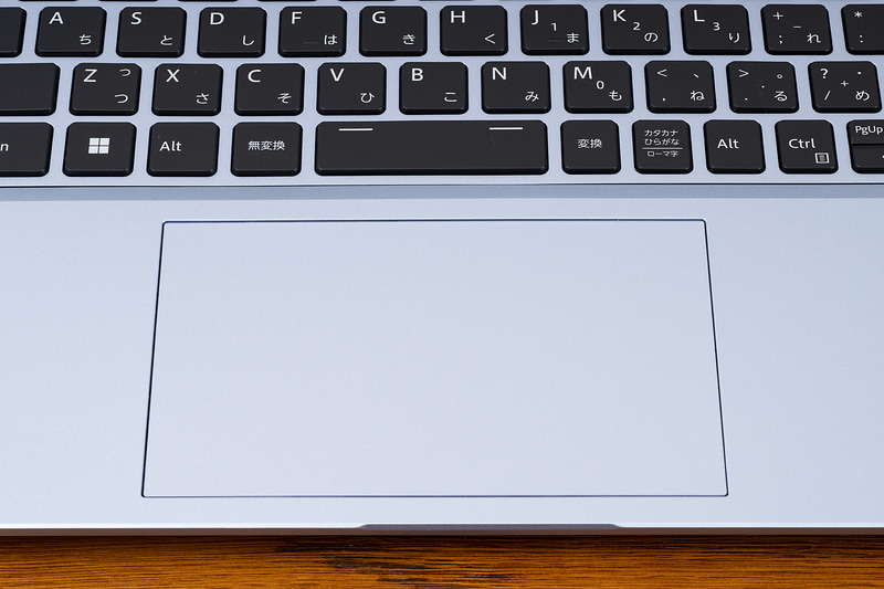 実測120×72mmと広いスペースが確保されたタッチパッドを搭載