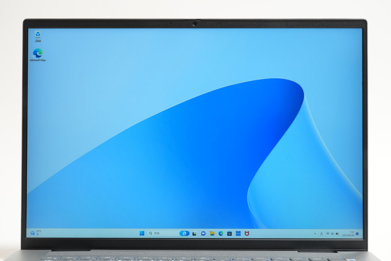 ディスプレイは16型WQXGA(2,560×1,600ドット)WVA非光沢液晶を搭載