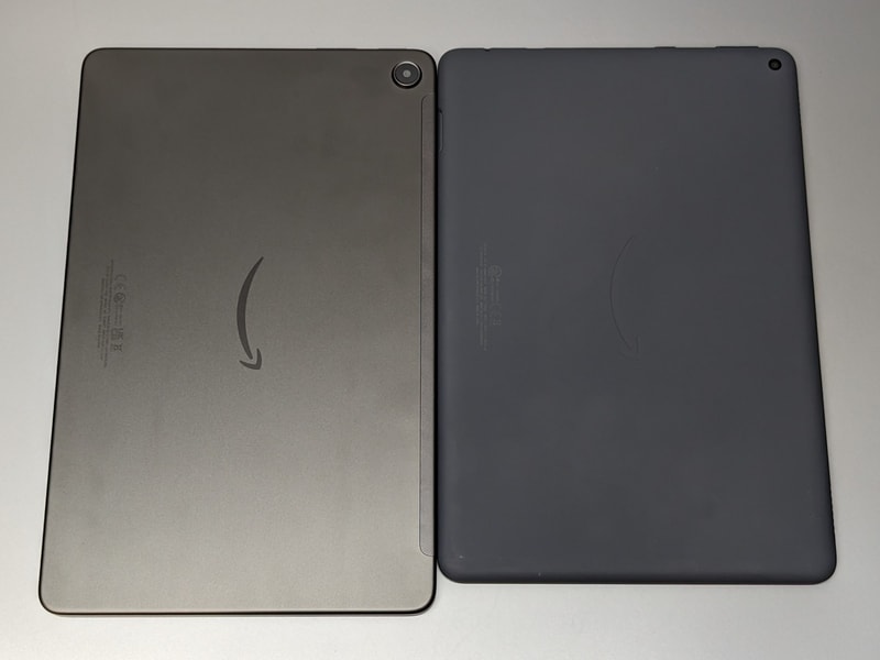 背面の比較。アルミ筐体を採用したことでスタイリッシュさが増している反面、滑りやすいという欠点も