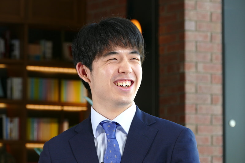 棋士には自分で運転しない人が多いという。自動運転に期待していると笑う藤井氏