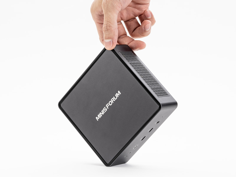 「MINISFORUM UM790 Pro」