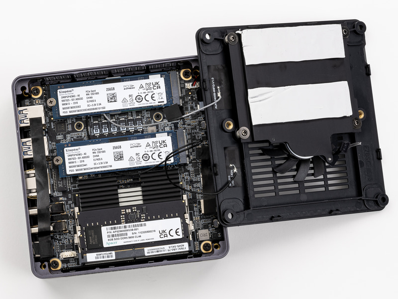 M.2 SSDの下を通るアンテナケーブルの罠があるため分解時に注意したい