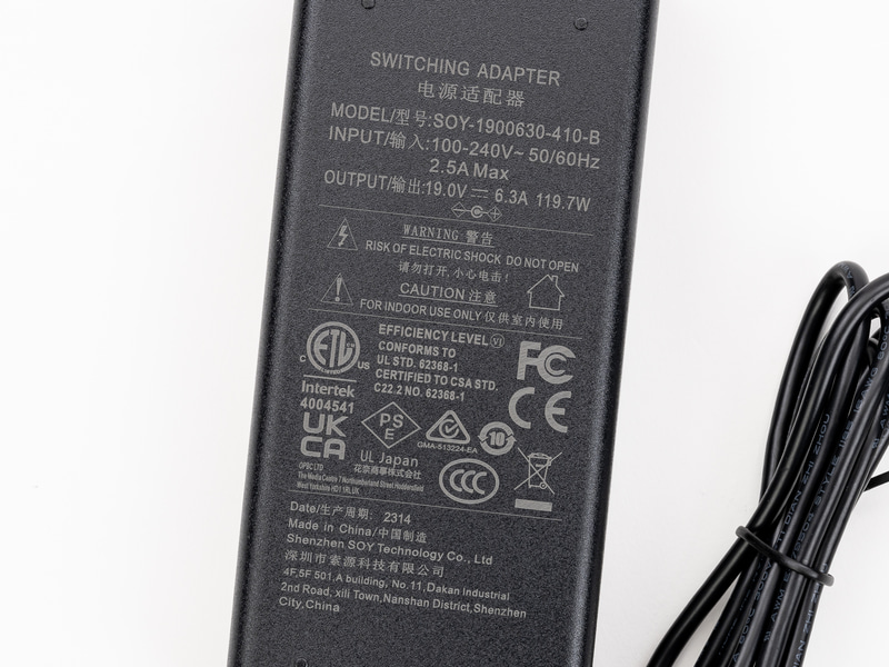 最高出力は19.0Vの6.3Aで119.7W