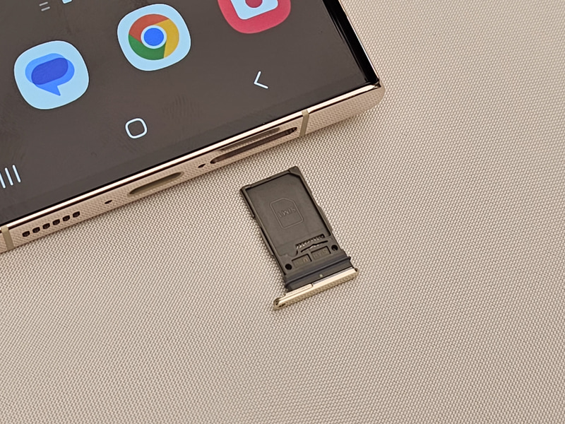 SIMカードスロット(Nano SIMカード)