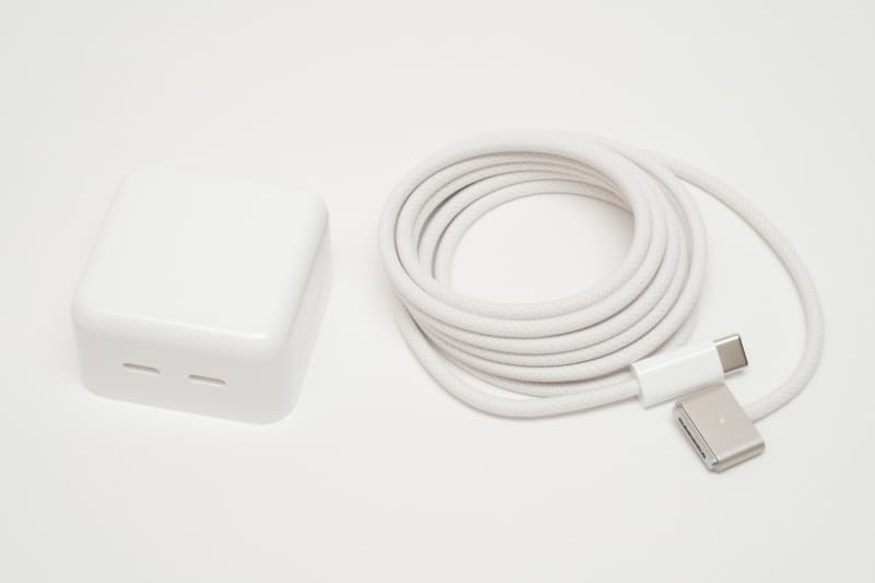 USB-C - MagSafe 3ケーブル(2 m)は繊維状の被膜で保護されている