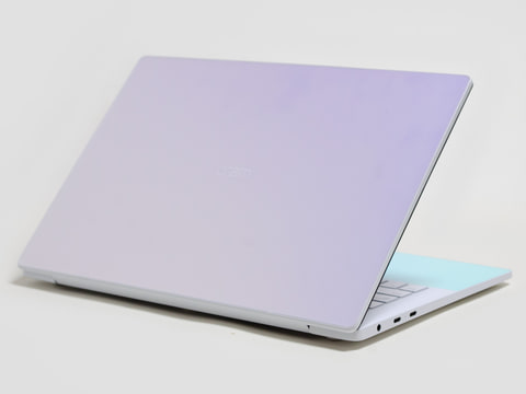 西川和久の不定期コラム】14型2,880×1,800ドットでOLEDのパネルを採用