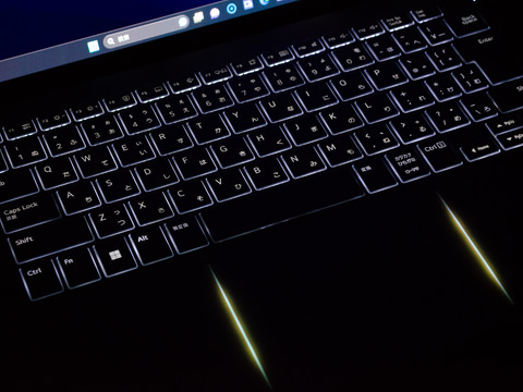 西川和久の不定期コラム】14型2,880×1,800ドットでOLEDのパネルを採用