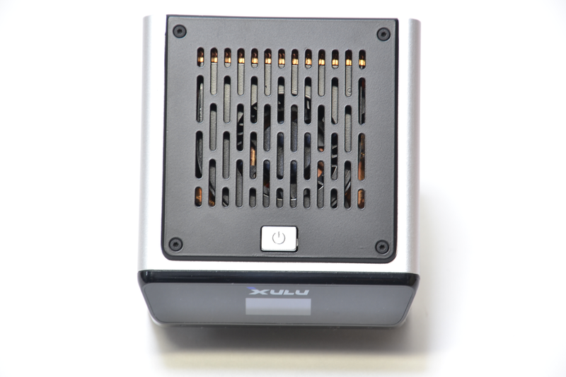 天面にはブロワーファンがあり、広く吸気できる形