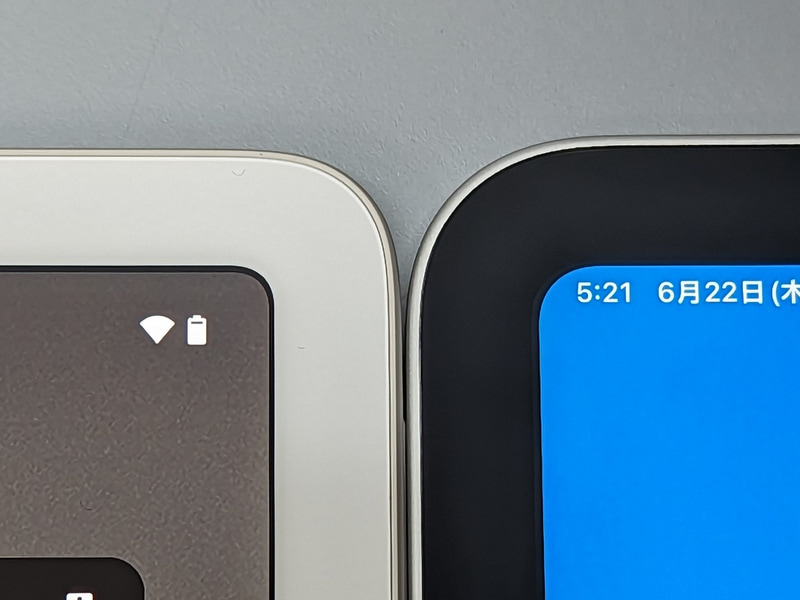 ベゼル幅は概ね同等といったところ