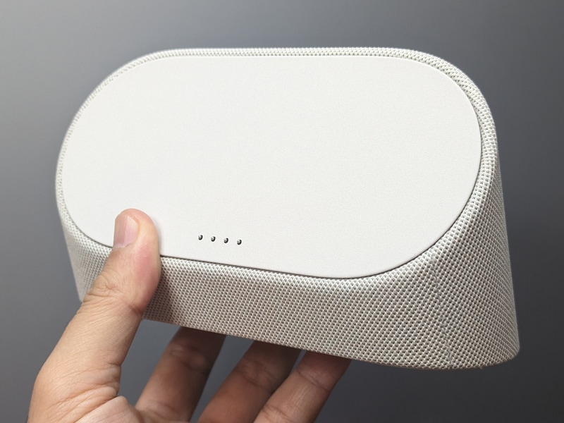 充電スピーカーホルダー。マグネットで吸着させることで充電が行なえる。スピーカーも内蔵している