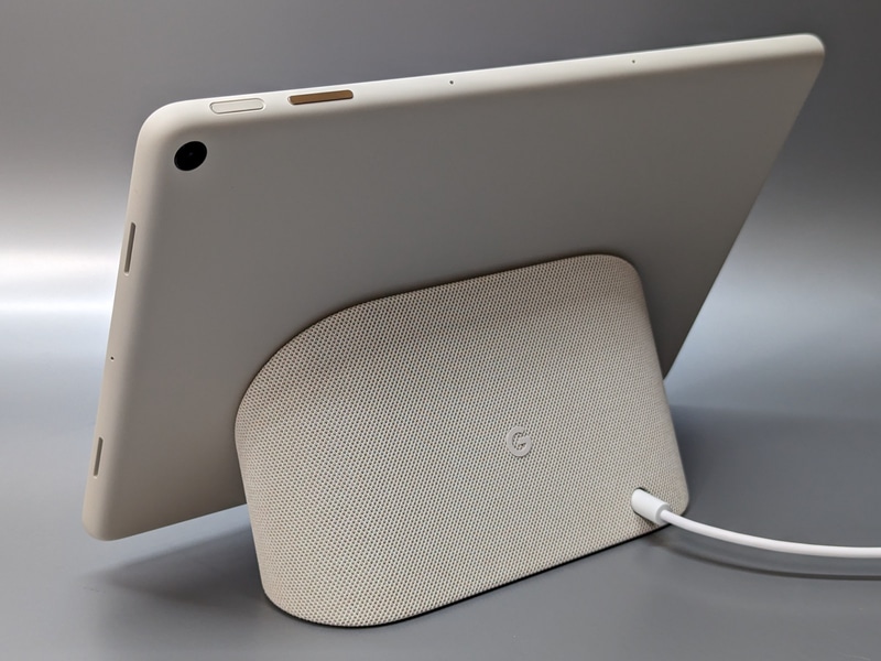 合体させた状態。外見は同社のスマートディスプレイ「Google Nest Hub」とそっくりだ