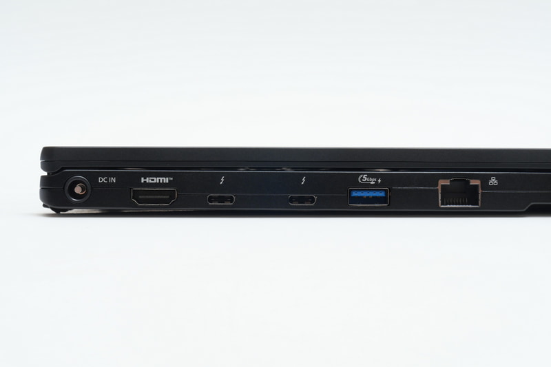 左側面には電源コネクタ、HDMI、Thunderbolt 4×2、USB 3.0、Gigabit Ethernetを配置