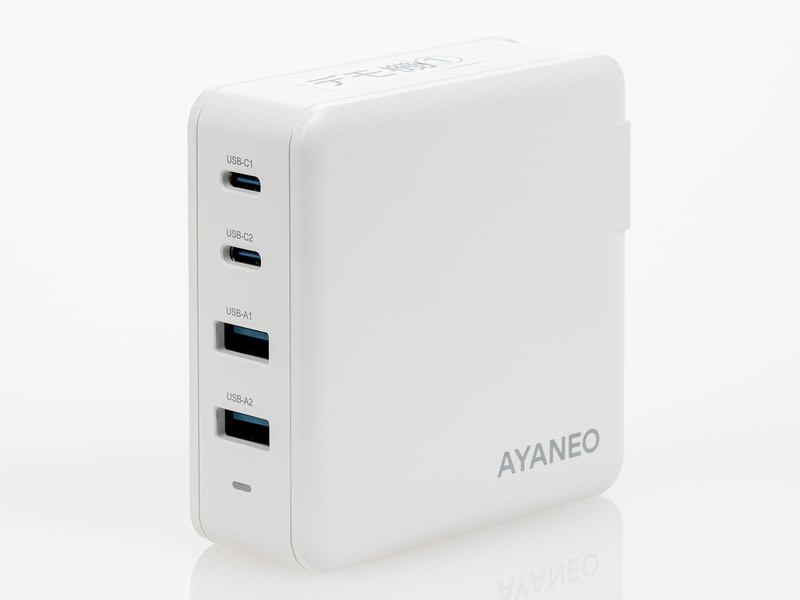 Type-CとType-Aが各2ポート、プラグ部分は折り畳みが可能