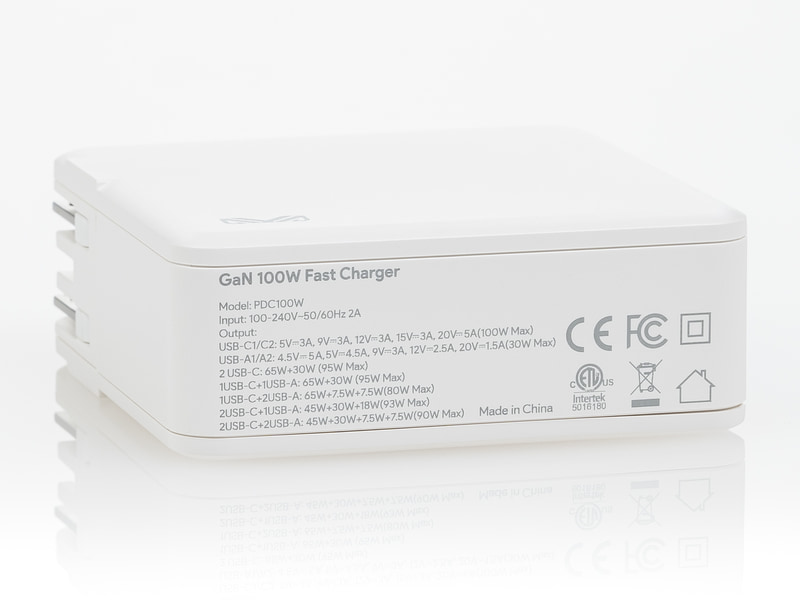 GaN(窒化ガリウム)仕様、最高出力は20Vの5Aで100W、サンプル品のためかPSEマークはなかった