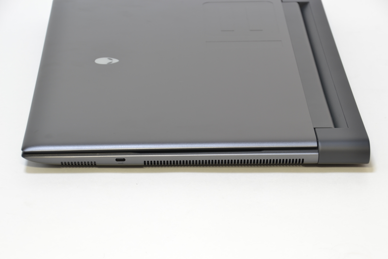 右側面はUSB 3.0 Type-Cのみ