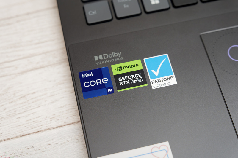 Core i9とGeForce RTX 4070 Laptop GPUを搭載