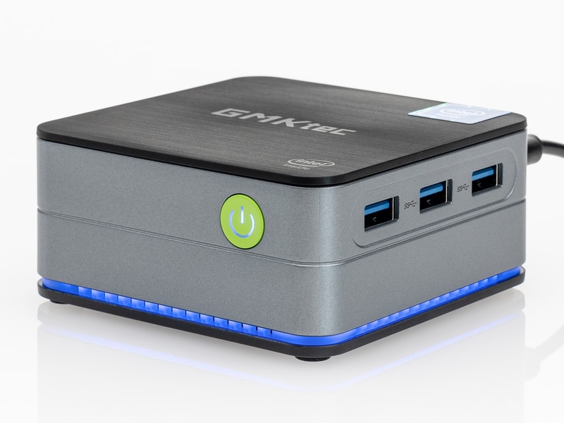 通電時は青色のLEDイルミネーションが点灯するが、ここは若草色にするべきだろう