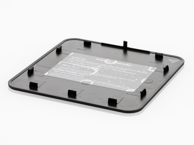 天板と本体のわずかな隙間に指を入れると簡単に内部にアクセスできる