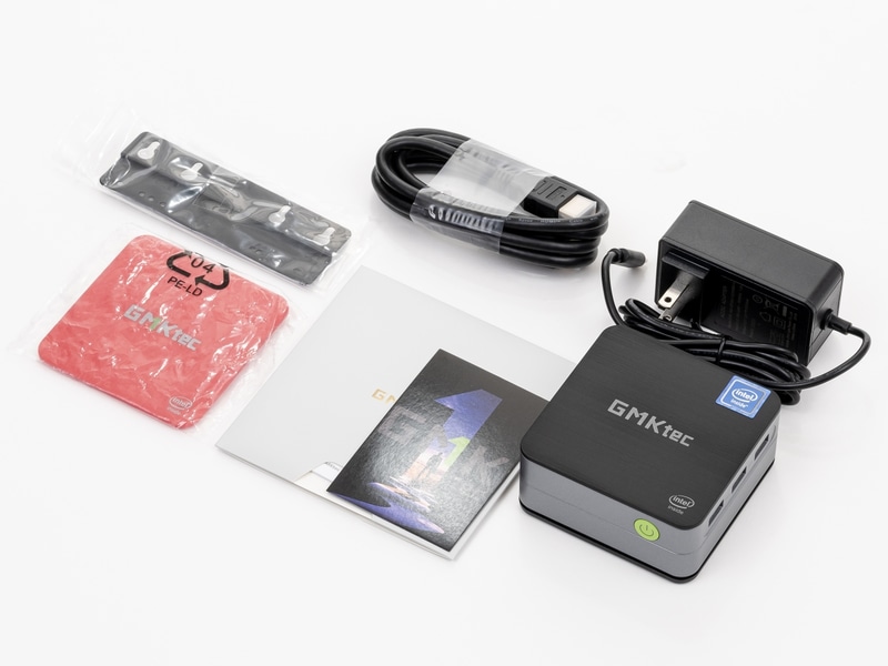 USB Type-C仕様のACアダプタ、HDMIケーブル、VESAマウント、ネジのほか交換用の天板が付属