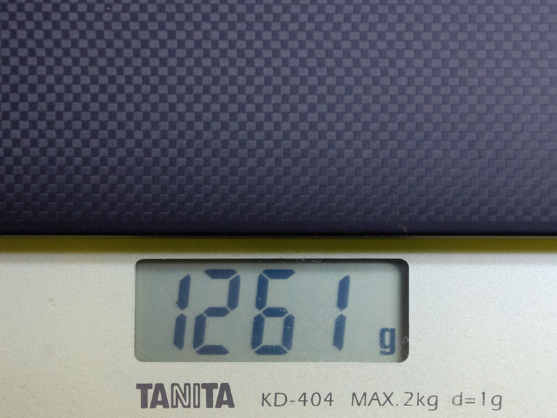 重量は実測で1,261g