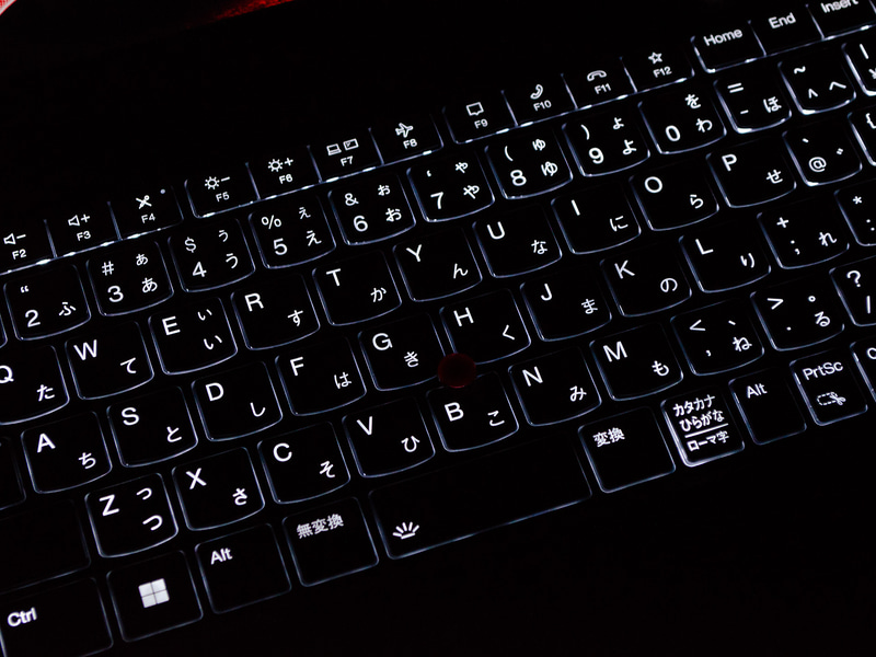 キーボードバックライトはオフと点灯時で2段階の明るさが選べる