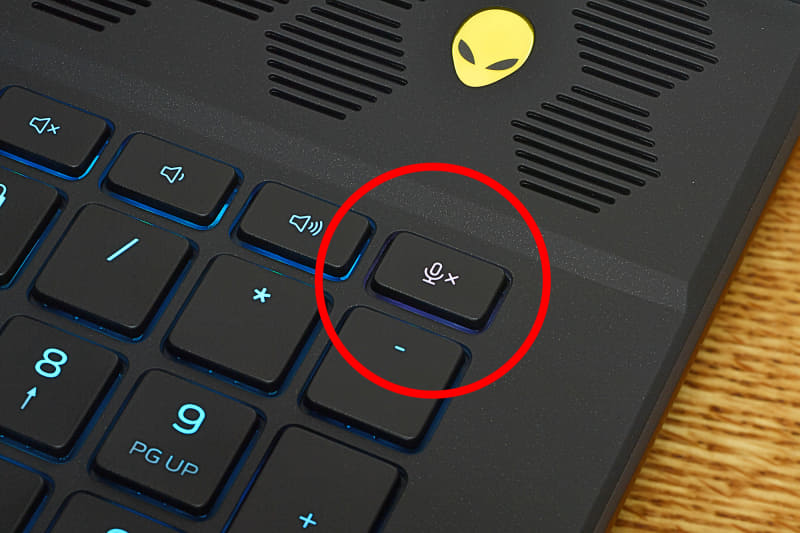キーボードに割り当てられている機能を有効化するとバックライトの色が変化するのが便利