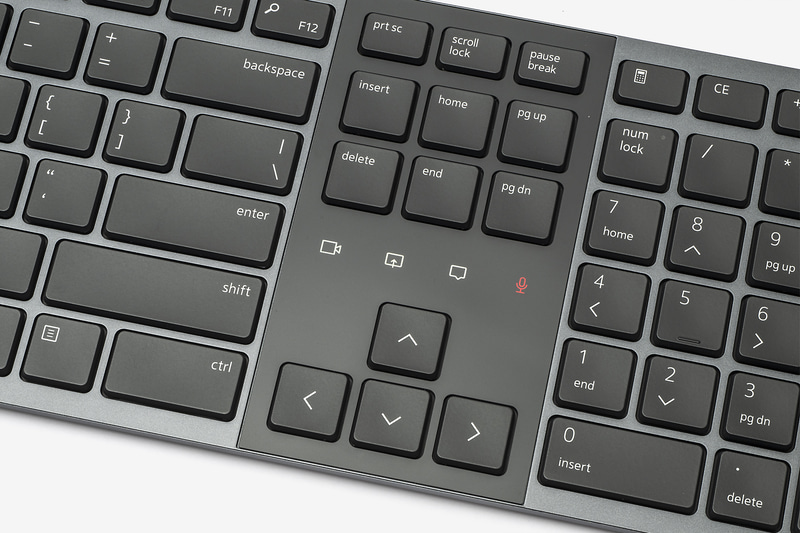 カーソルキーの上に、Zoomのカメラやマイクのオン/オフを切り替えたりするタッチボタンを内蔵している