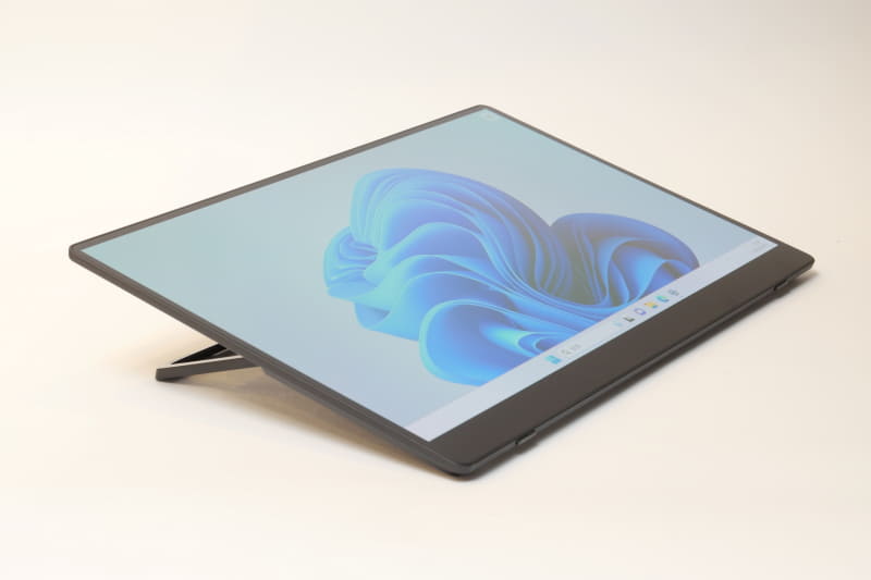 キックスタンドは16～70度の範囲内で無段階に角度調節が可能