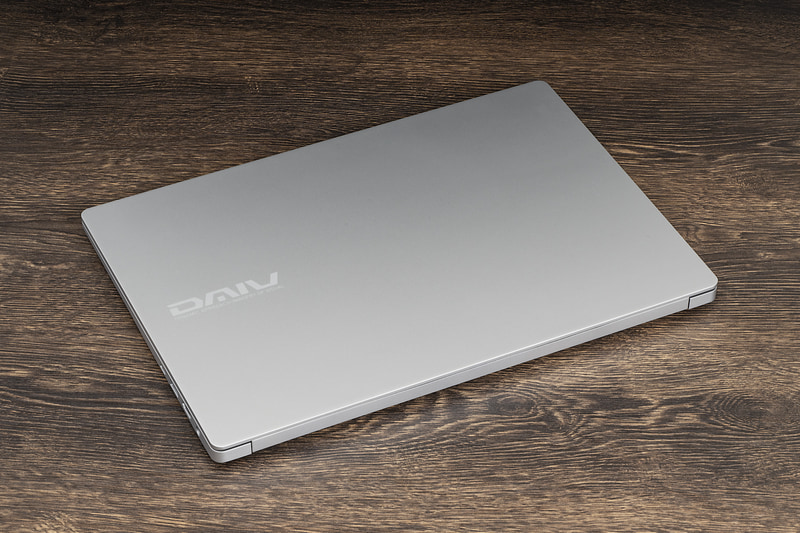 ボディは軽さと剛性を両立したマグネシウム合金製