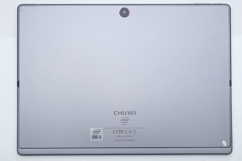 本体背面はシンプルなデザイン