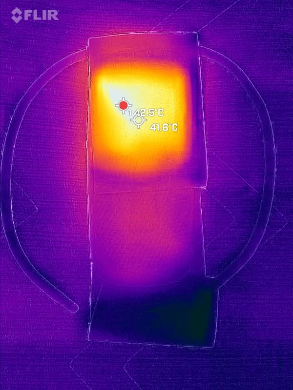 温熱/MANUAL MODEの強さ4の場合の表面温度は41℃～43℃程度(ステンレス面反射防止のためレシート越し)