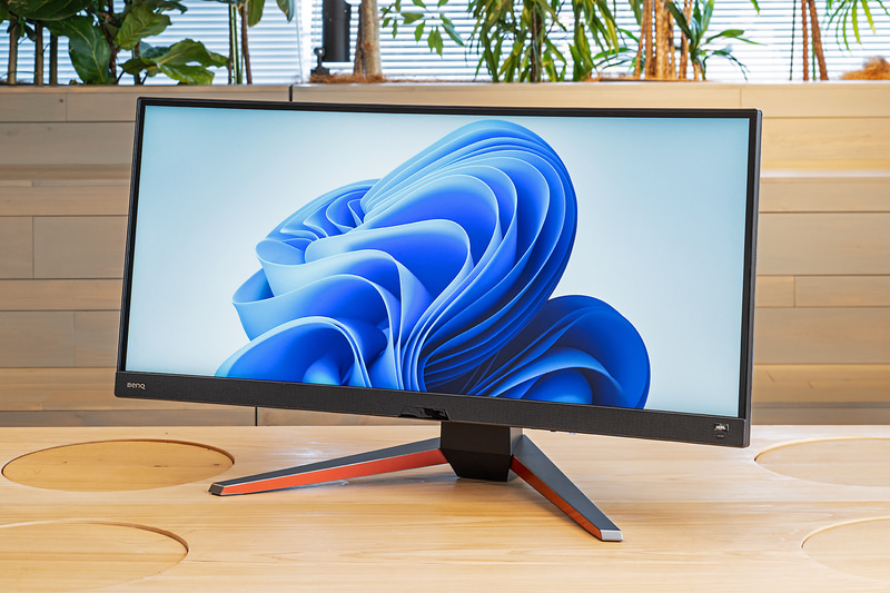 BenQ「<a href="https://bit.ly/3YdDWEU" class="n" target="_blank">MOBIUZ EX3415R</a>」。実売価格14万円前後