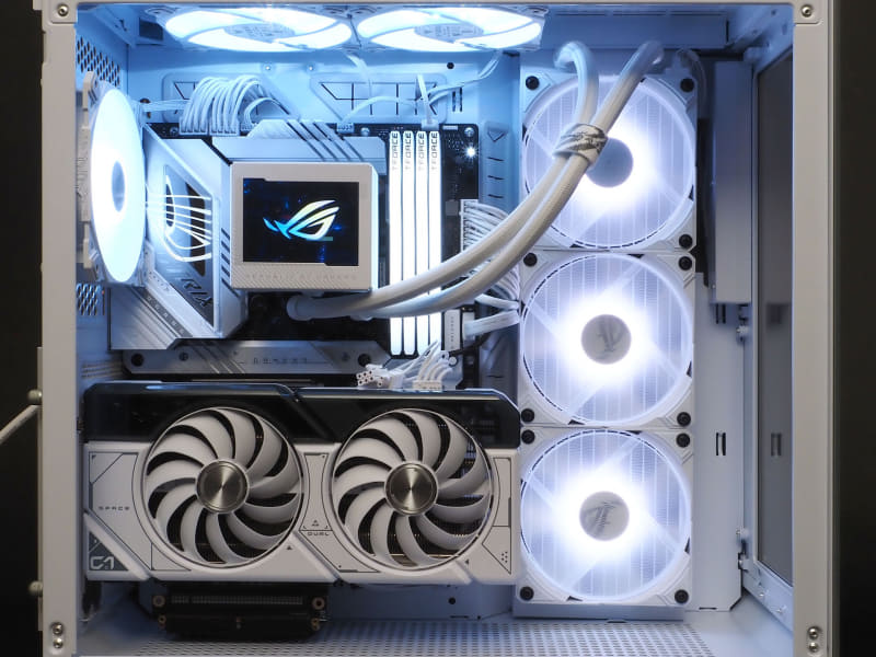 ※なお、通電用の白い電源ケーブルはROG-STRIX-850G-WHITE付属のものではない