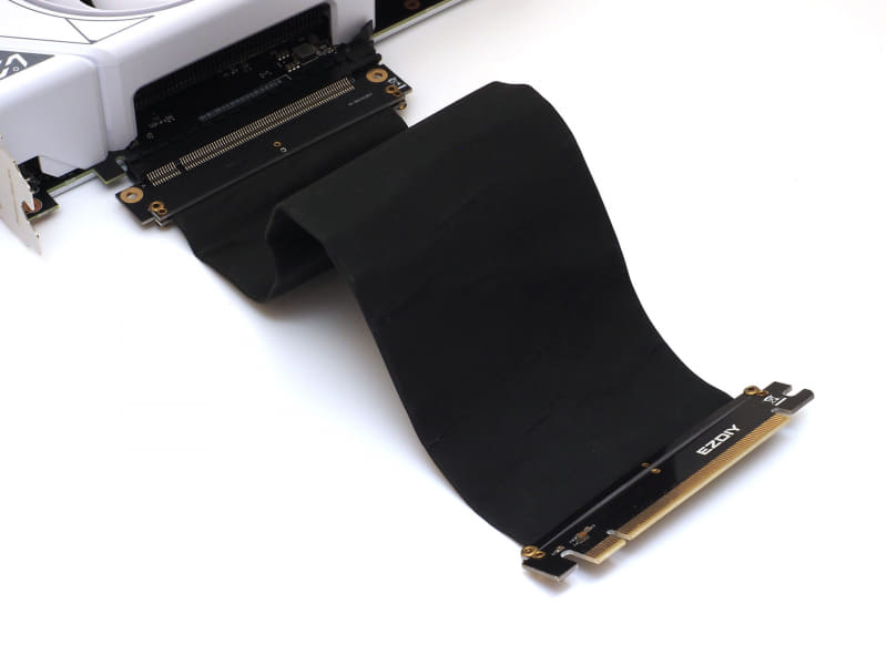 EZDIY-FAB製のPCI Express x16延長ケーブル
